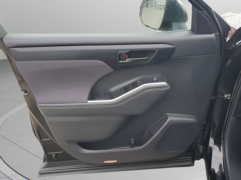 2025 Toyota Highlander LE