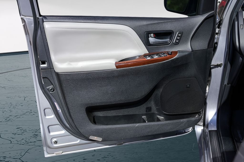 2017 Toyota Sienna Limited Premium 7 Passenger