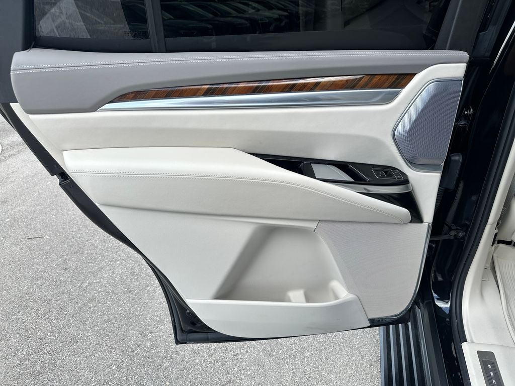 2025 Cadillac Escalade Premium Luxury Platinum
