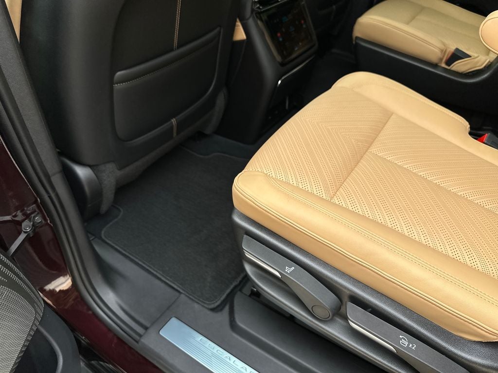 2025 Cadillac ESCALADE IQ Luxury 2