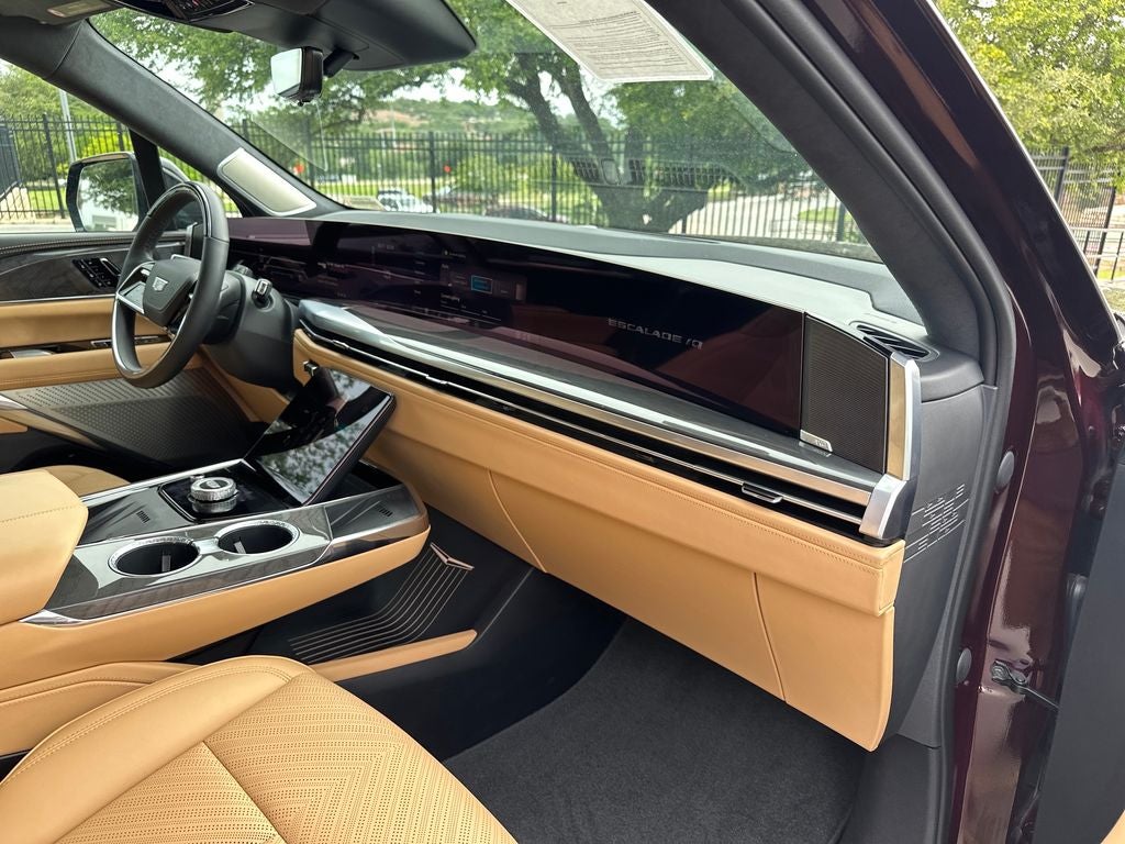 2025 Cadillac ESCALADE IQ Luxury 2