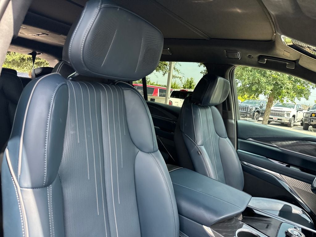 2025 Cadillac ESCALADE IQ Luxury 2