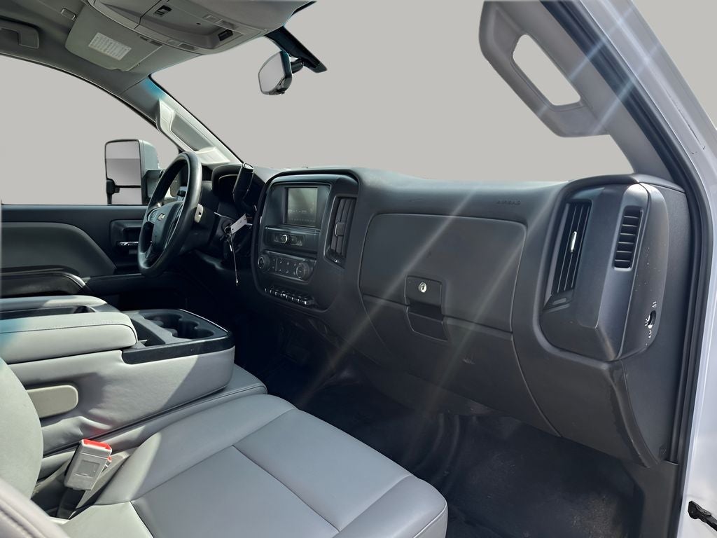 2022 Chevrolet Silverado 6500HD 1WT