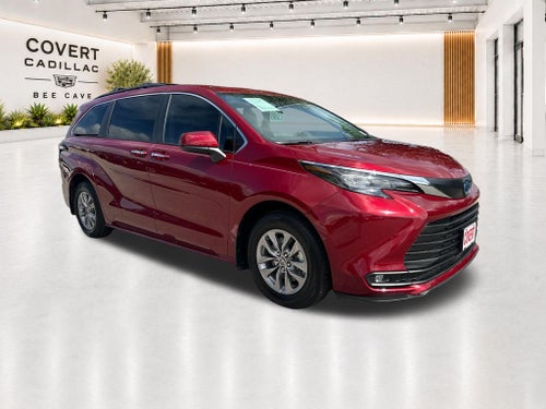 2025 Toyota Sienna XLE 8 Passenger