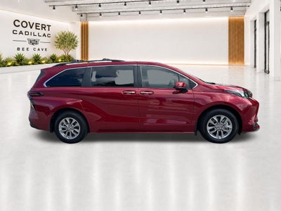 2025 Toyota Sienna XLE 8 Passenger