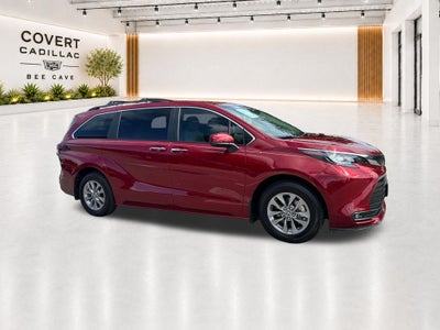 2025 Toyota Sienna XLE 8 Passenger