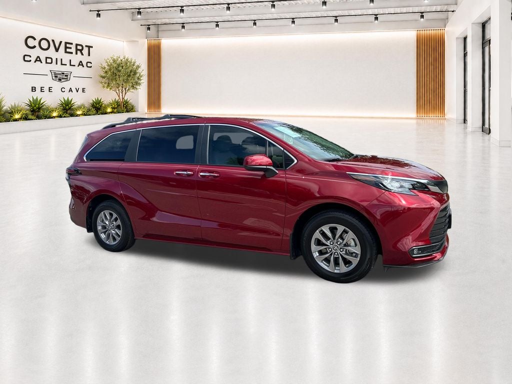 2025 Toyota Sienna XLE 8 Passenger