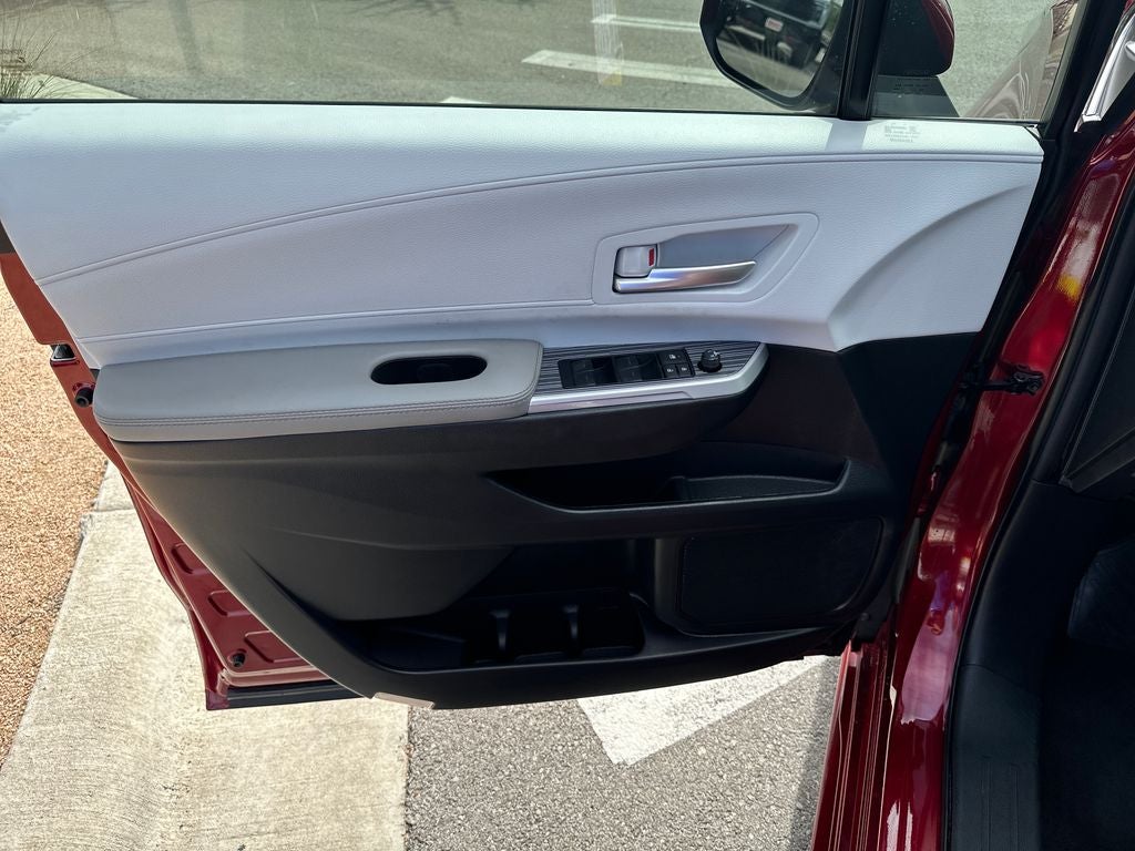 2025 Toyota Sienna XLE 8 Passenger