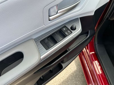 2025 Toyota Sienna XLE 8 Passenger
