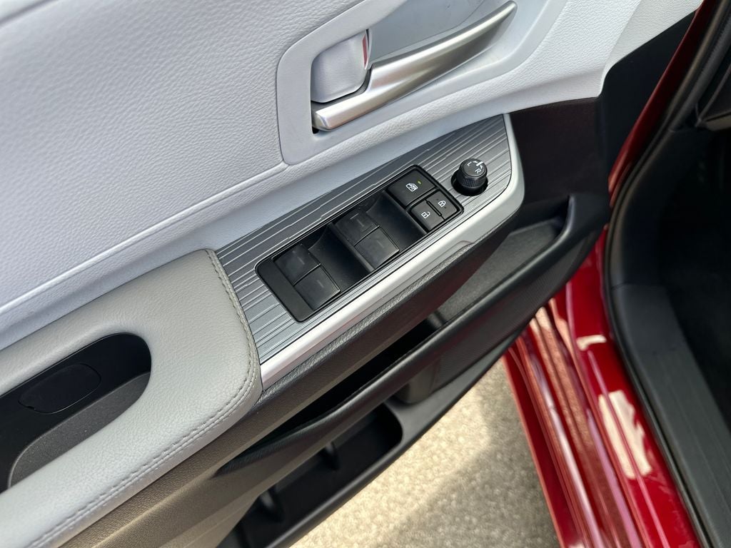 2025 Toyota Sienna XLE 8 Passenger