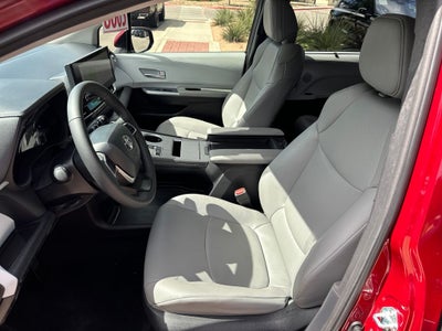 2025 Toyota Sienna XLE 8 Passenger