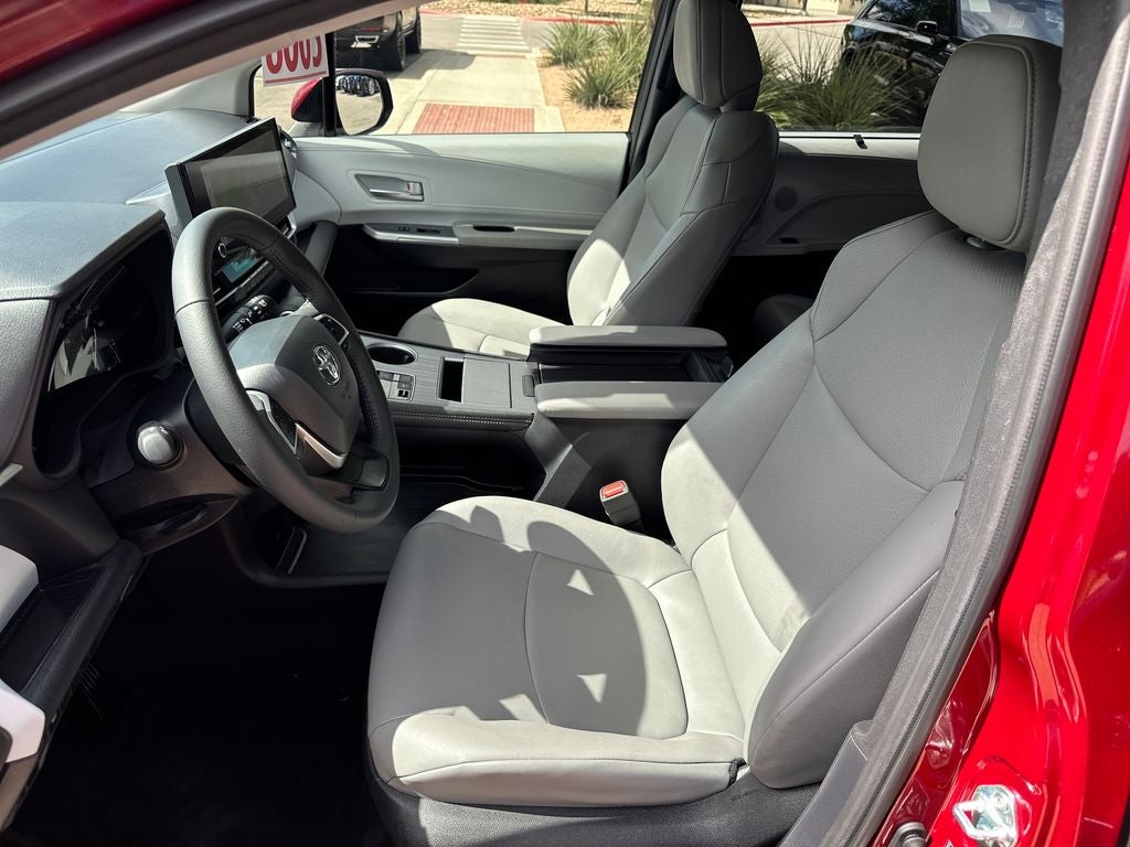 2025 Toyota Sienna XLE 8 Passenger