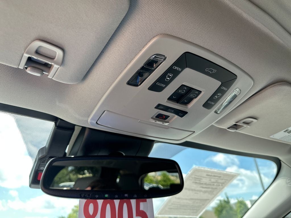 2025 Toyota Sienna XLE 8 Passenger