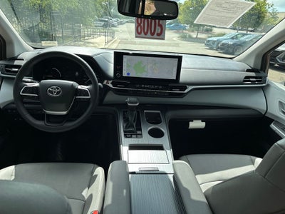 2025 Toyota Sienna XLE 8 Passenger