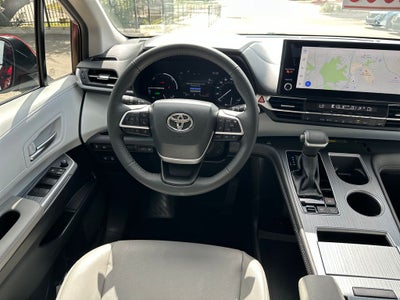 2025 Toyota Sienna XLE 8 Passenger