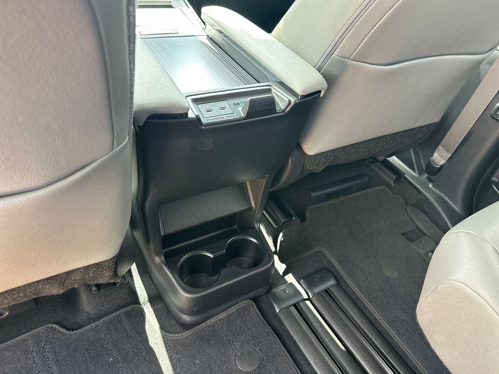 2025 Toyota Sienna XLE 8 Passenger