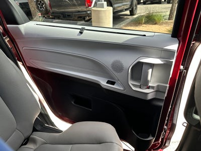 2025 Toyota Sienna XLE 8 Passenger