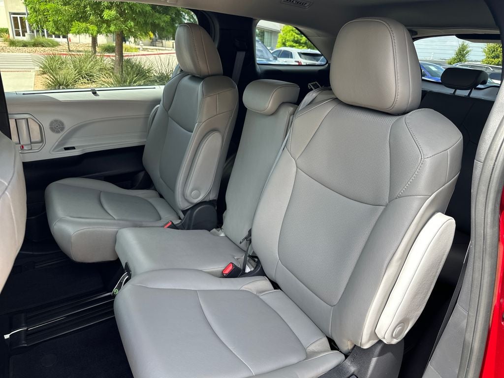 2025 Toyota Sienna XLE 8 Passenger