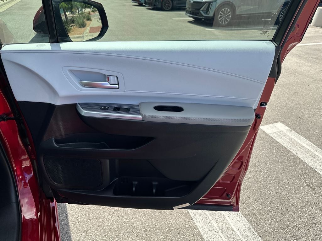 2025 Toyota Sienna XLE 8 Passenger