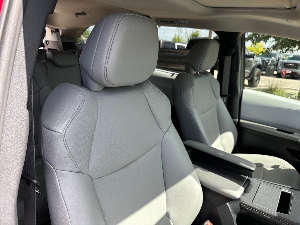 2025 Toyota Sienna XLE 8 Passenger