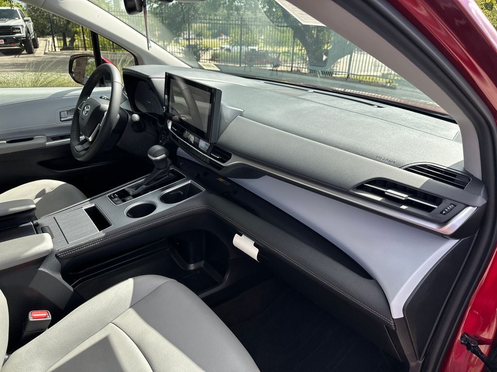 2025 Toyota Sienna XLE 8 Passenger