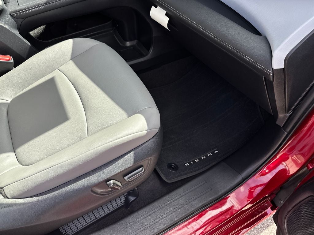 2025 Toyota Sienna XLE 8 Passenger