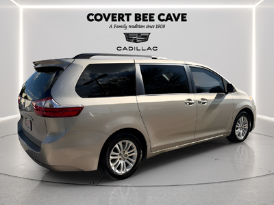 2017 Toyota Sienna XLE 8 Passenger