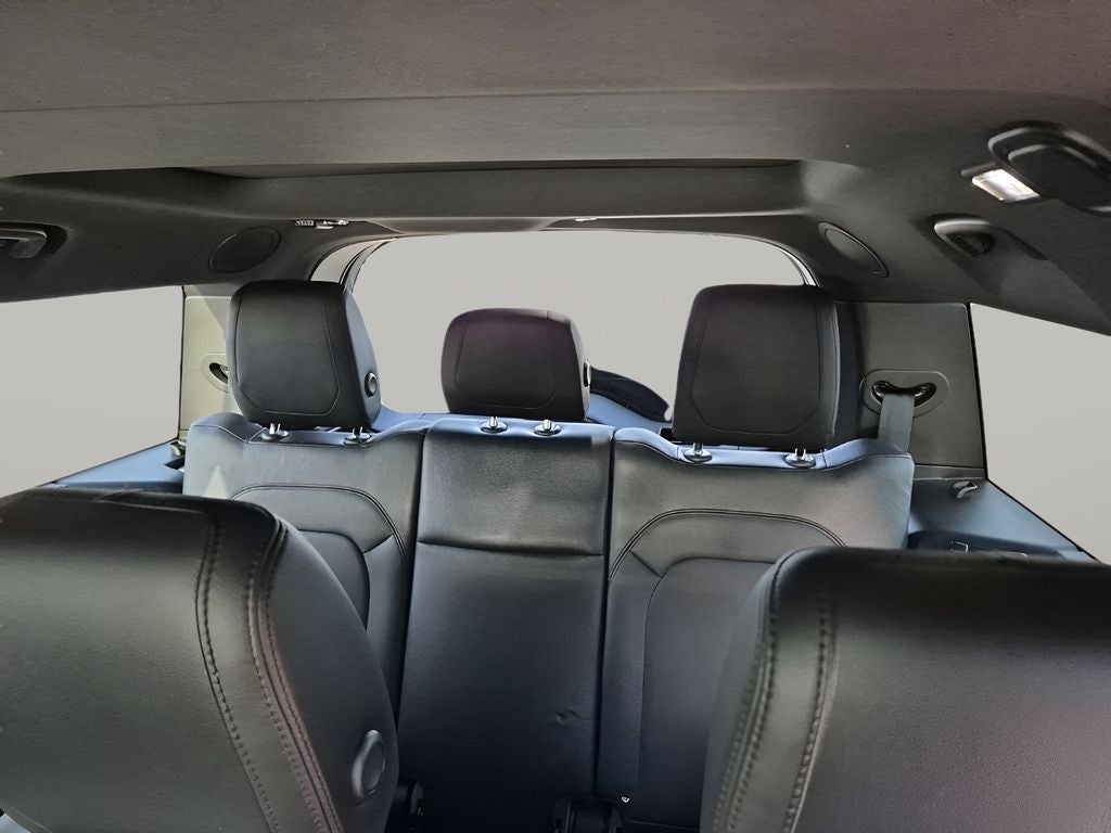 2024 Land Rover Defender 130 X-Dynamic SE