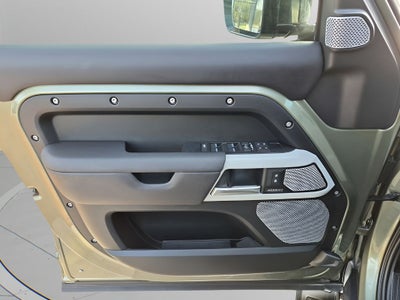 2024 Land Rover Defender 130 X-Dynamic SE