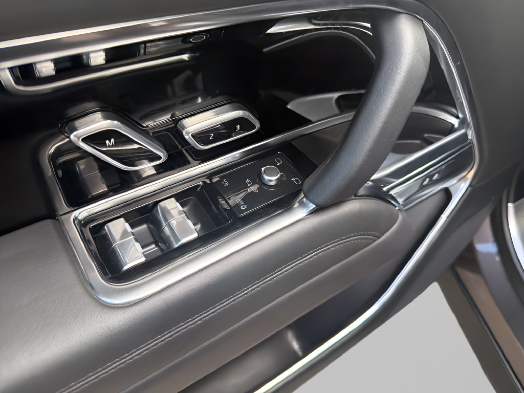 2023 Land Rover Range Rover SE LWB