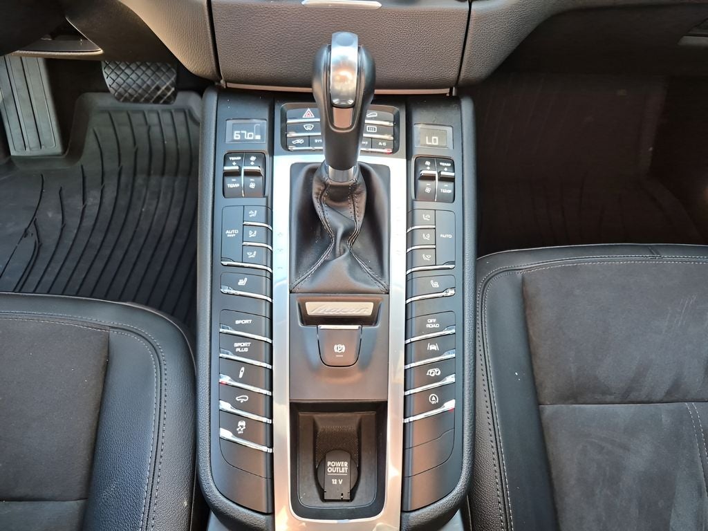 2018 Porsche Macan Sport Edition