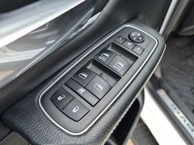 2022 RAM 1500 Laramie 4x4 Crew Cab 5'7" Box