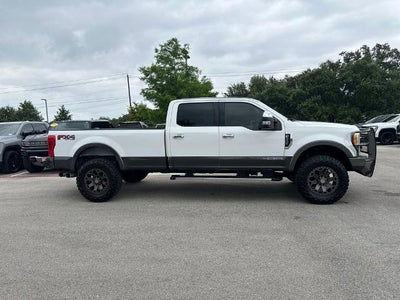 2017 Ford Super Duty F-350 SRW Lariat 4WD Crew Cab 6.75' Box