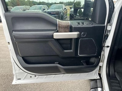 2017 Ford Super Duty F-350 SRW Lariat 4WD Crew Cab 6.75' Box