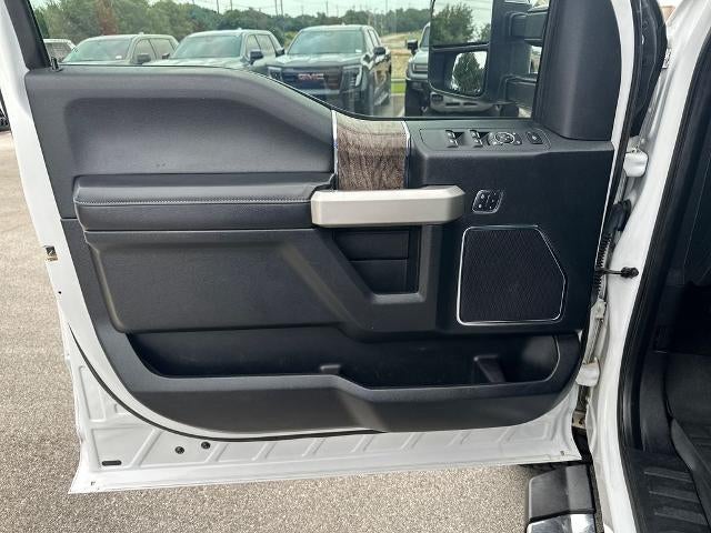 2017 Ford Super Duty F-350 SRW Lariat 4WD Crew Cab 6.75' Box