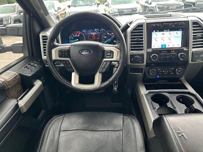 2017 Ford Super Duty F-350 SRW Lariat 4WD Crew Cab 6.75' Box
