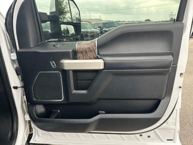 2017 Ford Super Duty F-350 SRW Lariat 4WD Crew Cab 6.75' Box
