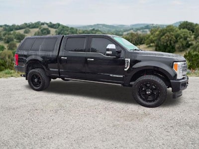 2017 Ford Super Duty F-350 SRW Platinum 4WD Crew Cab 6.75' Box