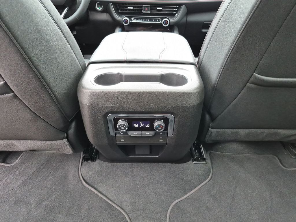 2025 Chevrolet Suburban 4WD RST