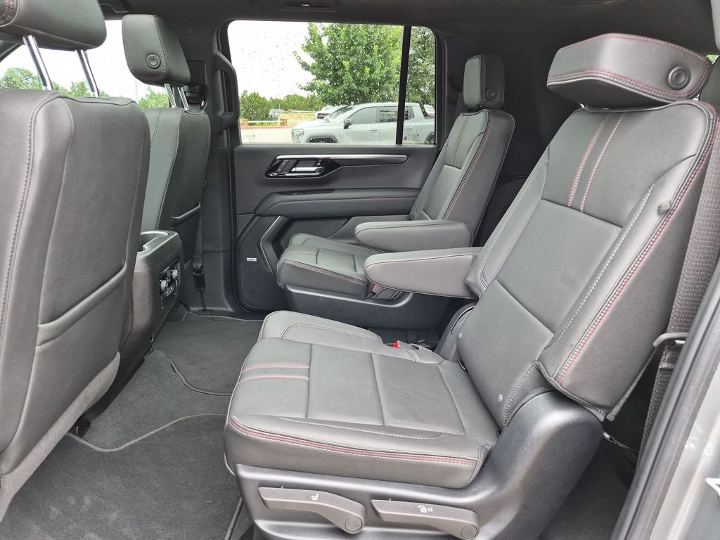 2025 Chevrolet Suburban 4WD RST