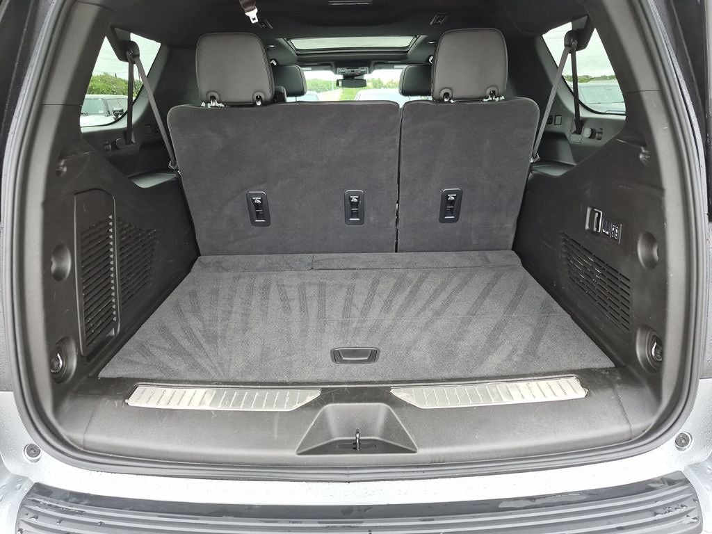 2025 Chevrolet Suburban 4WD RST