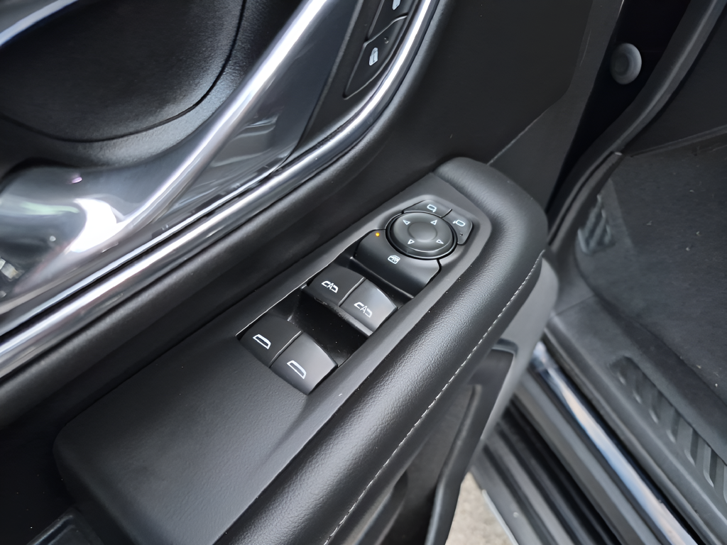 2023 Chevrolet Suburban LS