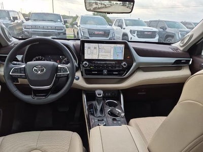 2022 Toyota Highlander Platinum AWD (Natl)