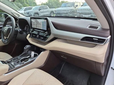 2022 Toyota Highlander Platinum AWD (Natl)