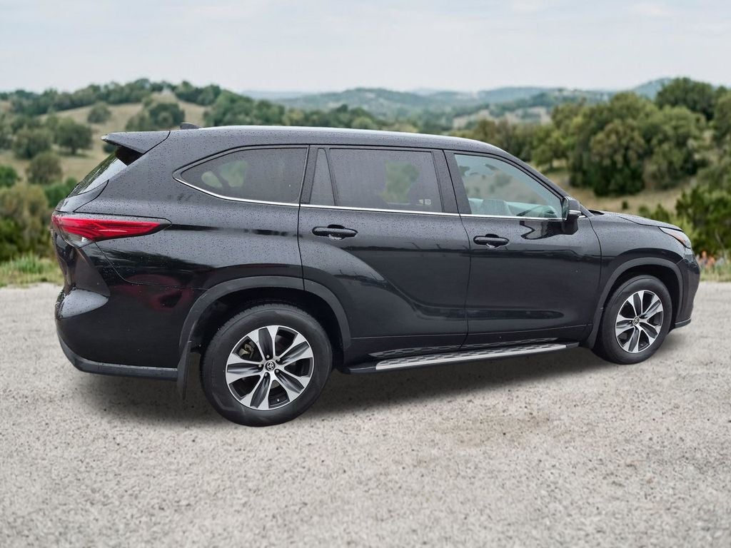 2022 Toyota Highlander XLE FWD (Natl)