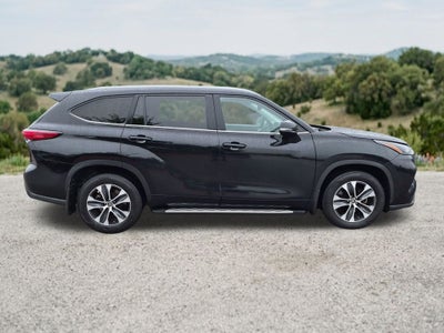 2022 Toyota Highlander XLE FWD (Natl)