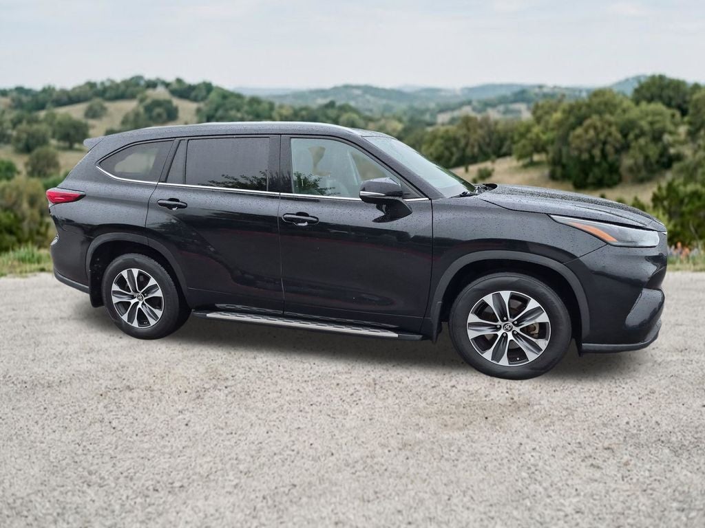 2022 Toyota Highlander XLE FWD (Natl)