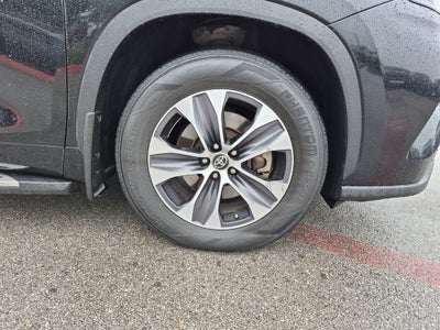 2022 Toyota Highlander XLE FWD (Natl)