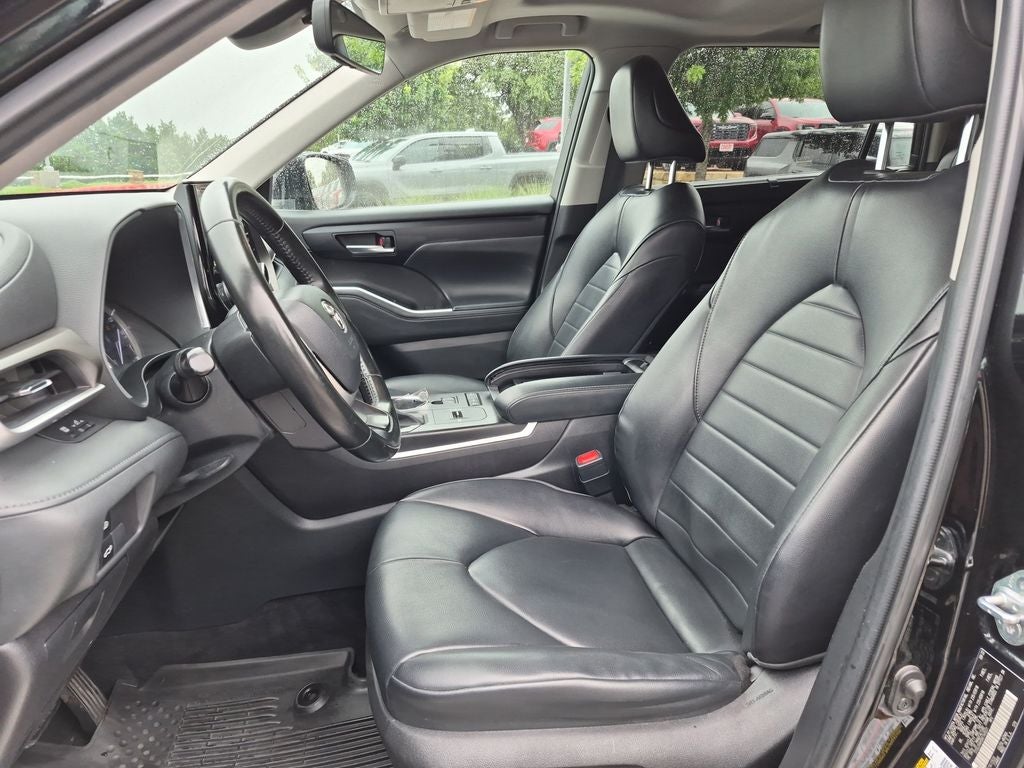 2022 Toyota Highlander XLE FWD (Natl)