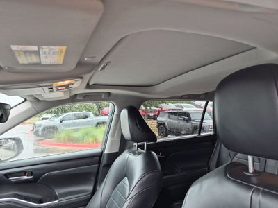 2022 Toyota Highlander XLE FWD (Natl)